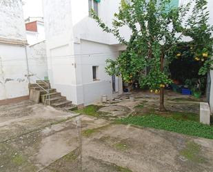 Vista exterior de Casa adosada en venda en Mérida amb Terrassa i Balcó