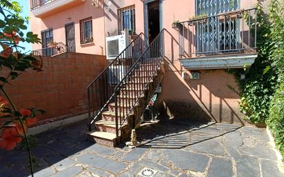 Vista exterior de Casa adosada en venda en Mérida amb Aire condicionat i Balcó