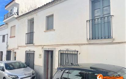 Vista exterior de Casa adosada en venda en Villanueva del Rosario amb Terrassa i Balcó