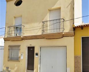 Vista exterior de Casa adosada en venda en Alameda amb Terrassa