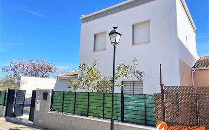 Außenansicht von Einfamilien-Reihenhaus zum verkauf in Antequera mit Klimaanlage und Terrasse