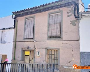 Vista exterior de Casa adosada en venda en Villanueva de Tapia amb Terrassa