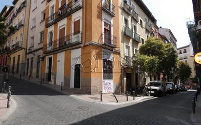 Vista exterior de Piso en venta en  Madrid Capital