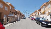 Vista exterior de Casa o xalet en venda en Yeles amb Aire condicionat