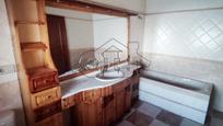 Bathroom of House or chalet for sale in Lominchar  with Air Conditioner