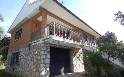 Vista exterior de Casa o xalet en venda en Fuentenovilla amb Terrassa