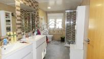 Bathroom of House or chalet for sale in Serracines