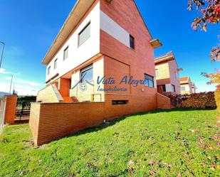 Vista exterior de Casa adosada en venda en Cirueña amb Calefacció, Jardí privat i Parquet