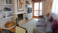 Sala d'estar de Casa o xalet en venda en Anguciana amb Terrassa i Balcó
