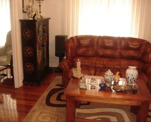 Sala d'estar de Casa o xalet en venda en Haro amb Terrassa i Balcó