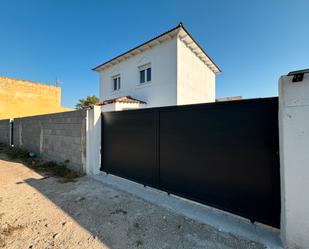 Vista exterior de Casa o xalet en venda en Villafranca de Ebro amb Piscina