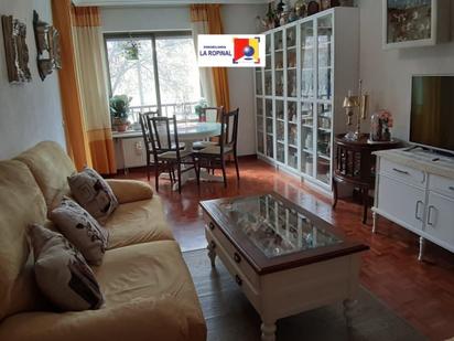 Living room of Flat for sale in Salamanca Capital  with Terrace and Balcony