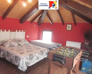 Dormitori de Casa o xalet en venda en El Cabaco  amb Terrassa