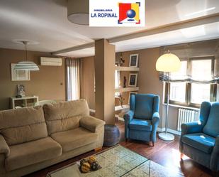 Living room of Flat for sale in Salamanca Capital  with Air Conditioner and Balcony