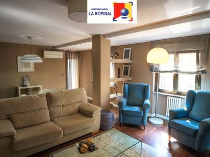 Living room of Flat for sale in Salamanca Capital  with Air Conditioner and Balcony