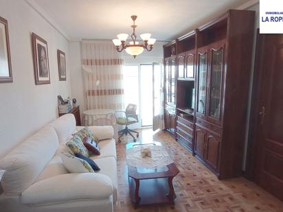 Living room of Flat for sale in Salamanca Capital  with Balcony