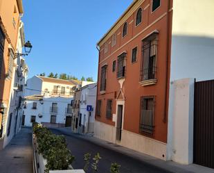 Vista exterior de Casa adosada en venda en Carcabuey amb Balcó