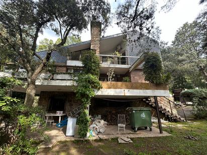 Vista exterior de Casa o xalet en venda en Torrelodones amb Calefacció, Jardí privat i Terrassa