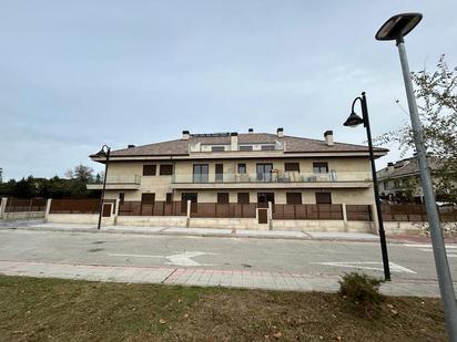 Vista exterior de Pis de lloguer en Galapagar amb Aire condicionat, Terrassa i Balcó