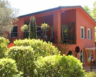 Vista exterior de Casa o xalet en venda en Torrelodones amb Aire condicionat, Calefacció i Jardí privat