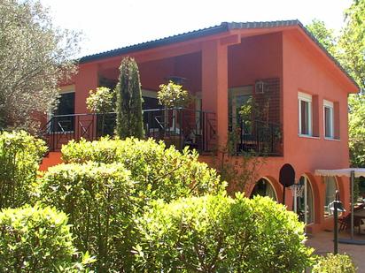 Vista exterior de Casa o xalet en venda en Torrelodones amb Aire condicionat, Calefacció i Jardí privat