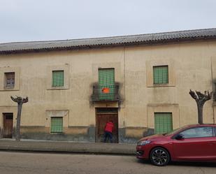 Vista exterior de Casa o xalet en venda en Palacios de la Valduerna amb Terrassa i Balcó
