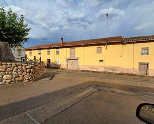 Vista exterior de Casa o xalet en venda en Llamas de la Ribera amb Terrassa