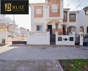 Exterior view of Single-family semi-detached for sale in  Granada Capital  with Terrace