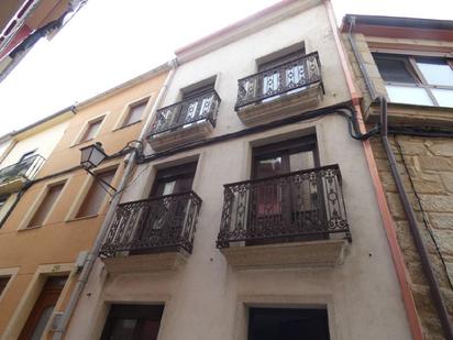 Vista exterior de Casa adosada en venda en Rianxo amb Balcó