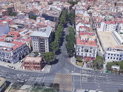 Vista exterior de Pis en venda en  Sevilla Capital amb Aire condicionat, Terrassa i Balcó