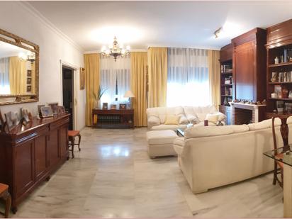 Living room of Flat for sale in  Sevilla Capital  with Air Conditioner, Terrace and Swimming Pool