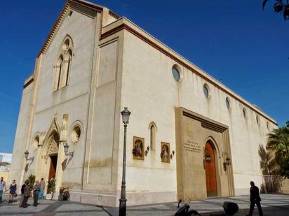 Vista exterior de Pis de lloguer en  Sevilla Capital amb Aire condicionat, Terrassa i Balcó