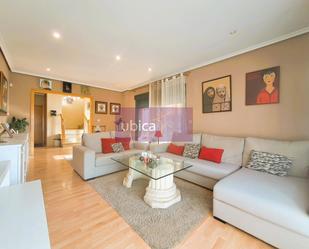 Sala d'estar de Casa o xalet en venda en Mos amb Terrassa i Piscina