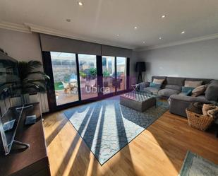 Sala d'estar de Casa adosada en venda en Vigo  amb Terrassa i Balcó