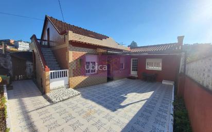 Vista exterior de Casa o xalet en venda en Vigo  amb Terrassa