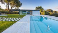 Swimming pool of House or chalet for sale in Pozuelo de Alarcón  with Air Conditioner, Terrace and Swimming Pool