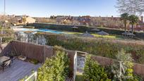 Piscina de Casa adosada en venda en Ciudalcampo amb Aire condicionat, Calefacció i Jardí privat