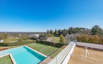 Terrace of House or chalet for sale in  Madrid Capital  with Air Conditioner, Heating and Private garden