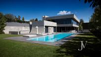 Swimming pool of House or chalet for sale in  Madrid Capital  with Air Conditioner, Terrace and Swimming Pool