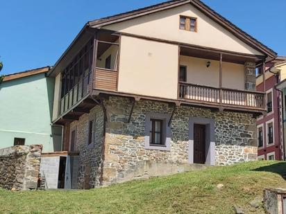 Vista exterior de Casa o xalet en venda en Riosa amb Terrassa i Balcó