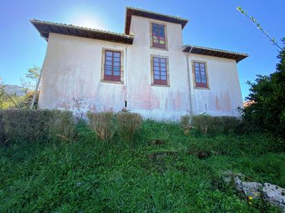 Vista exterior de Casa o xalet en venda en Ribadesella amb Terrassa i Balcó