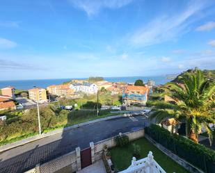 Vista exterior de Casa o xalet en venda en Carreño amb Terrassa i Balcó