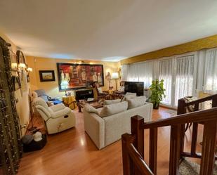 Sala d'estar de Casa adosada en venda en Alagón amb Terrassa