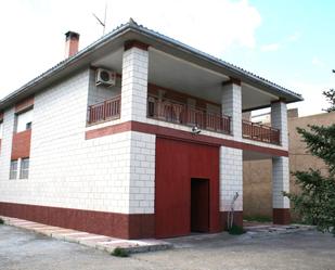 Außenansicht von Haus oder Chalet zum verkauf in El Frasno mit Terrasse und Balkon