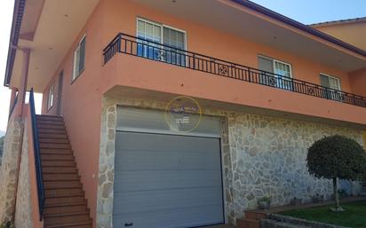 Exterior view of Single-family semi-detached for sale in Redondela  with Terrace, Swimming Pool and Balcony
