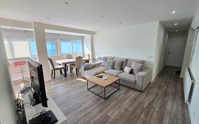 Sala d'estar de Apartament en venda en Vigo  amb Calefacció, Parquet i Traster