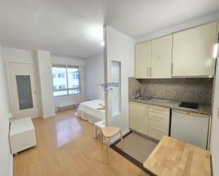 Dormitori de Apartament de lloguer en Vigo  amb Calefacció, Parquet i Traster