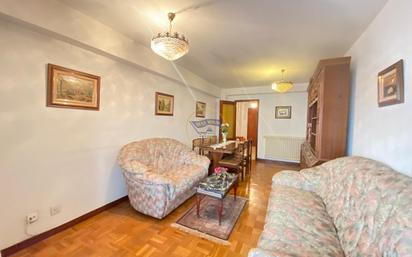 Living room of Flat for sale in Vigo   with Parquet flooring, Oven and Washing machine