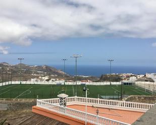 Vista exterior de Casa adosada en venda en Moya (Las Palmas) amb Terrassa i Piscina