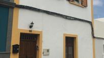 Vista exterior de Casa adosada en venda en Moya (Las Palmas) amb Terrassa i Piscina